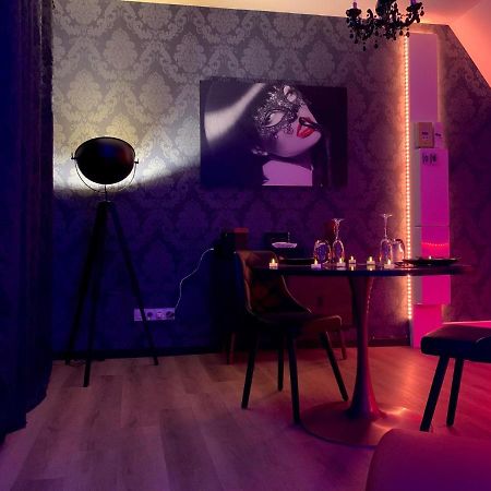 Love Room Avec Jacuzzi Prive Bonnetable Экстерьер фото
