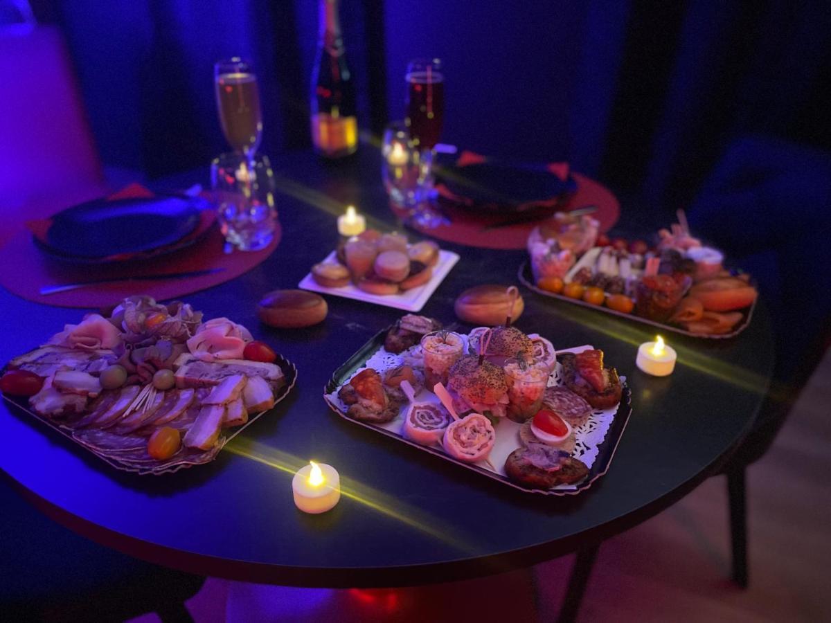 Love Room Avec Jacuzzi Prive Bonnetable Экстерьер фото